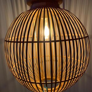 Závesná lampa Hildegard z bambusu, Ø 30 cm